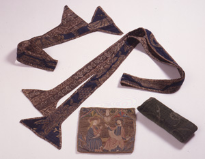 Velvet kneeler, embroidered burse, stole and maniple. © V & A Museum 